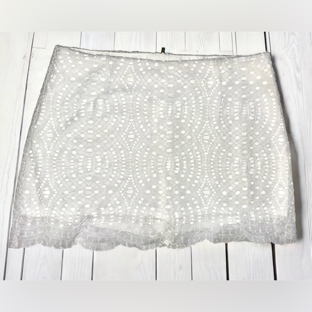 Beautiful Lilly Pulitzer Alice Resort white lace skorts shorts skirt 10